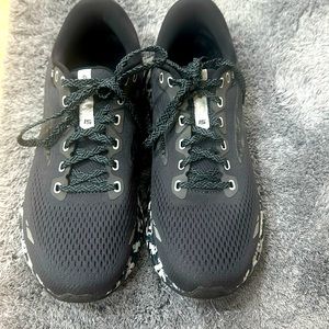Gently worn brooks ghost 14